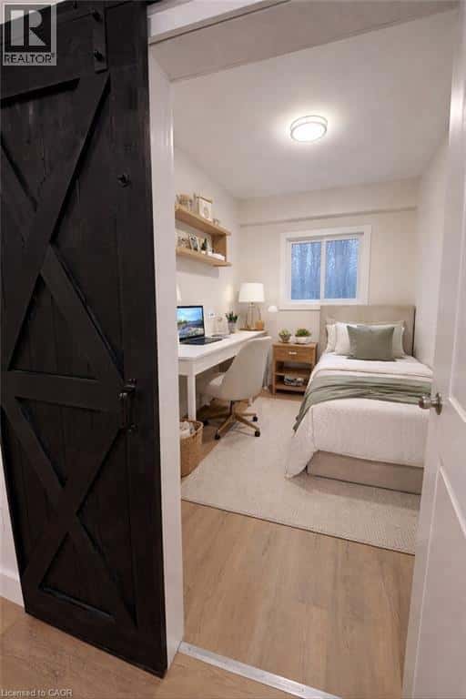 Port Colborne — Port Colborne - Photo 5 of 16