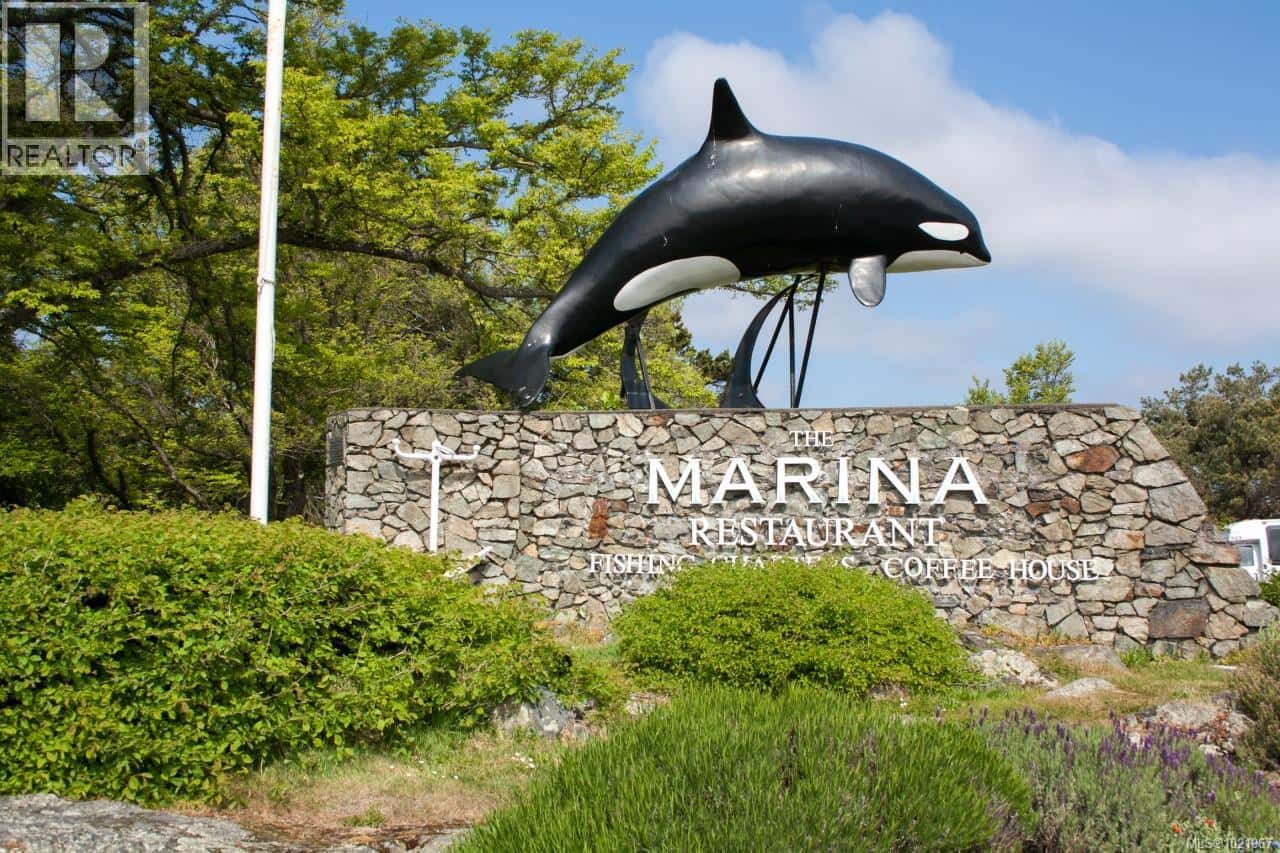 2409 Currie Rd — Oak Bay - Photo 3 of 12