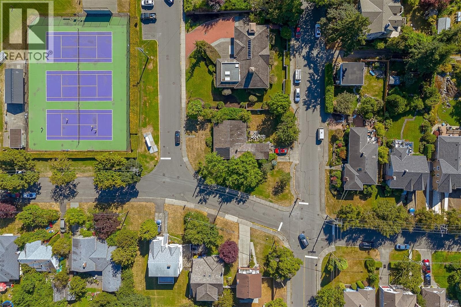 2409 Currie Rd — Oak Bay - Main photo