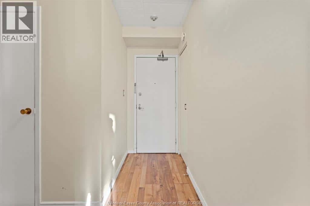 Windsor — Windsor - Photo 4 of 24