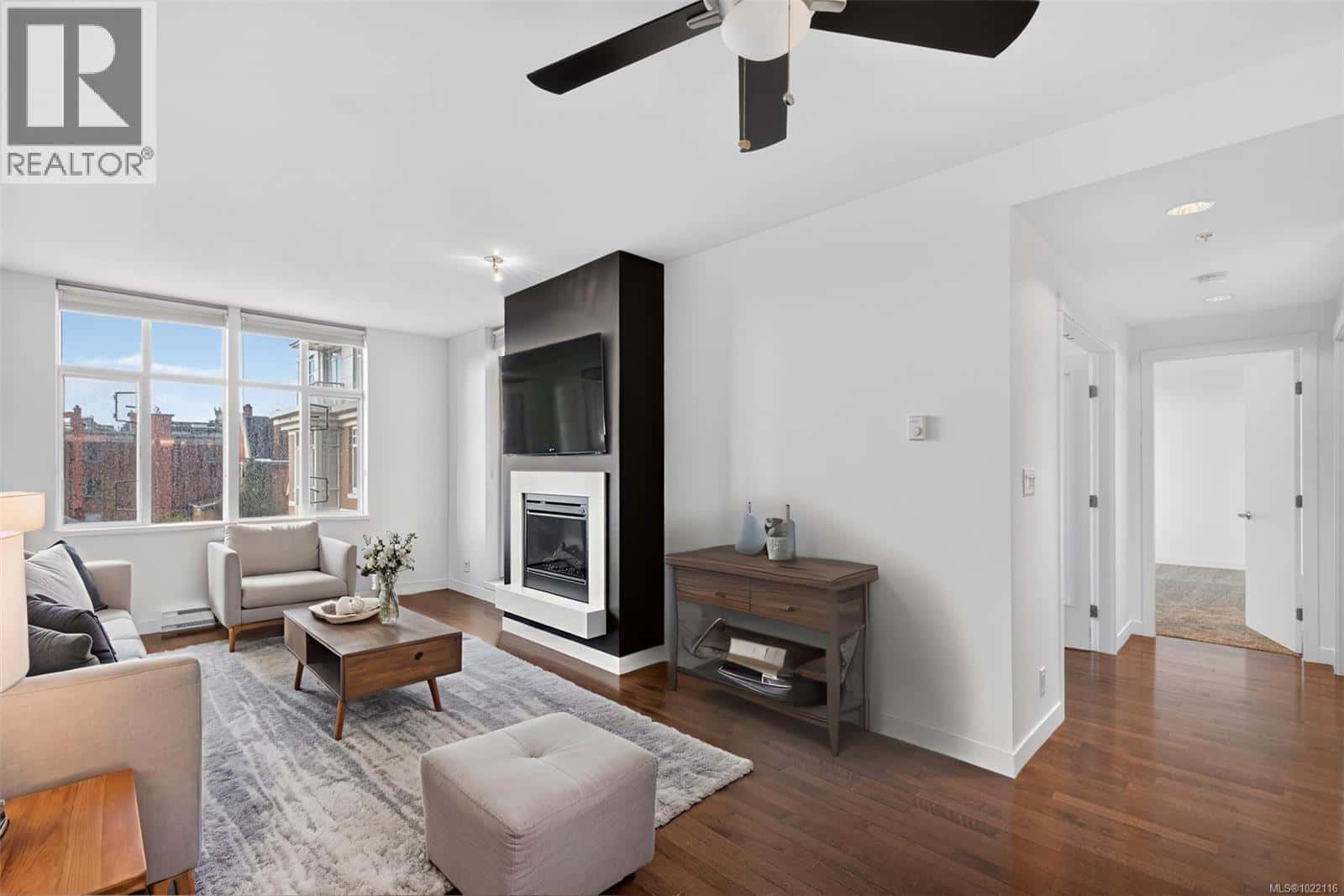 415 999 Burdett Ave — Victoria - Photo 4 of 59