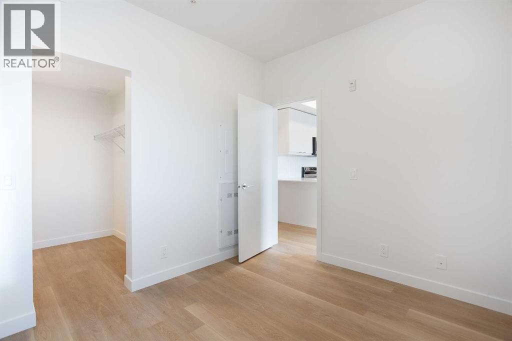 Calgary — Calgary - Main photo