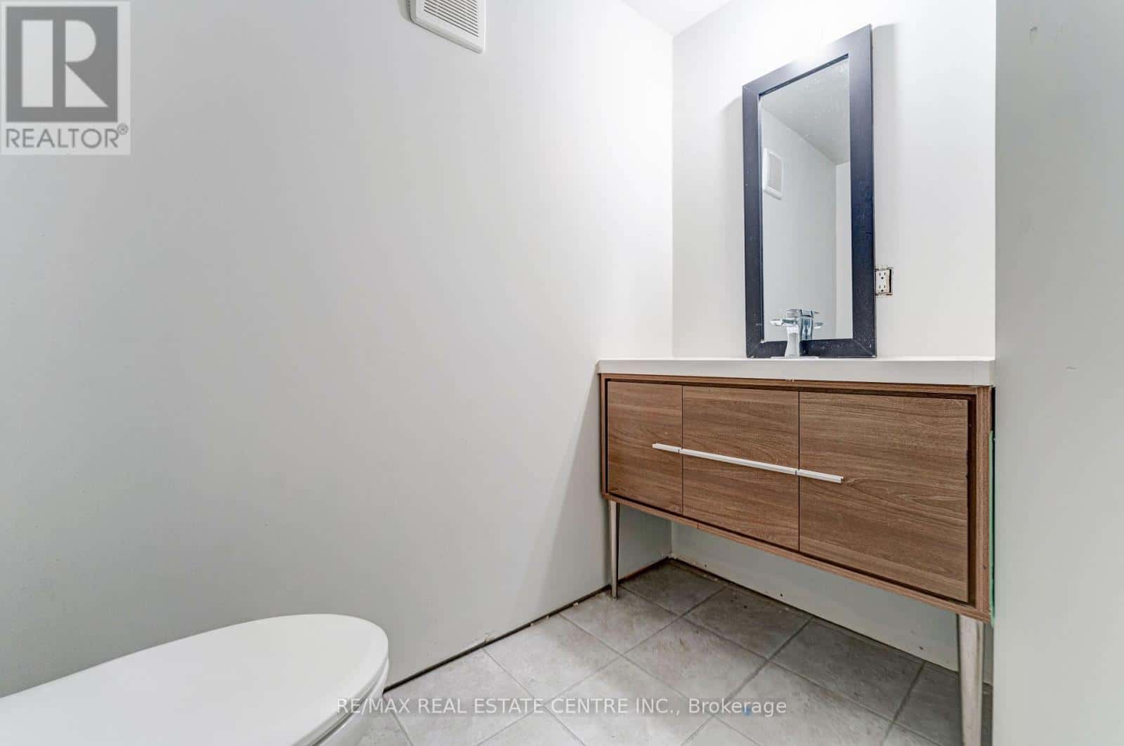 Niagara Falls (Ascot) — Niagara Falls (Ascot) - Photo 2 of 37