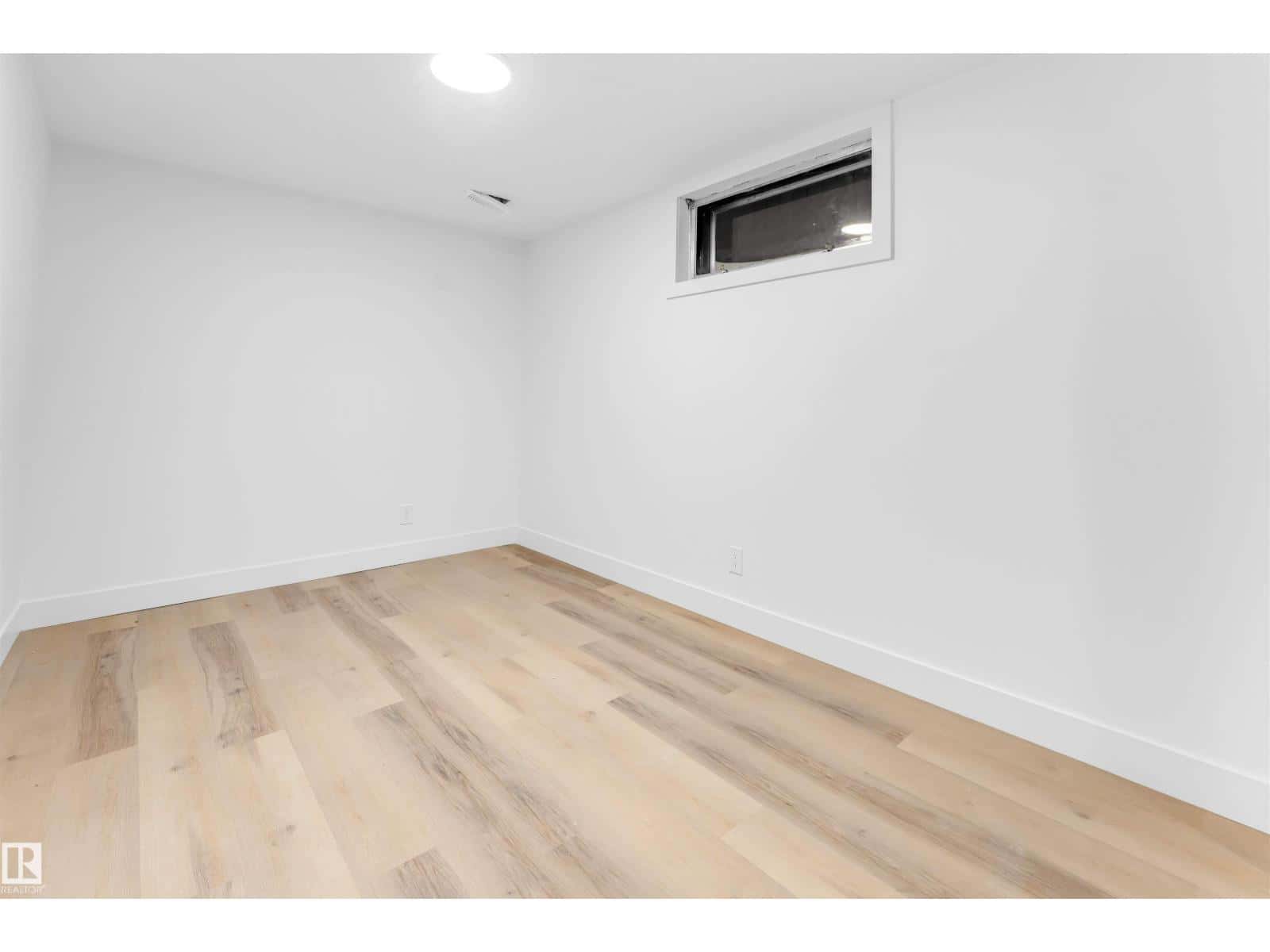 Edmonton — Edmonton - Photo 5 of 36