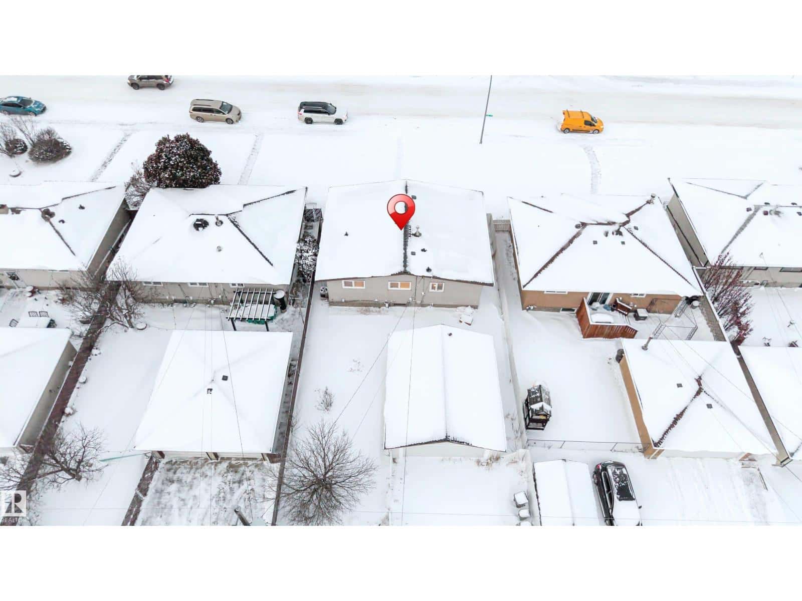 7303 130 AV NW — Edmonton, Alberta - Photo 5 of 36