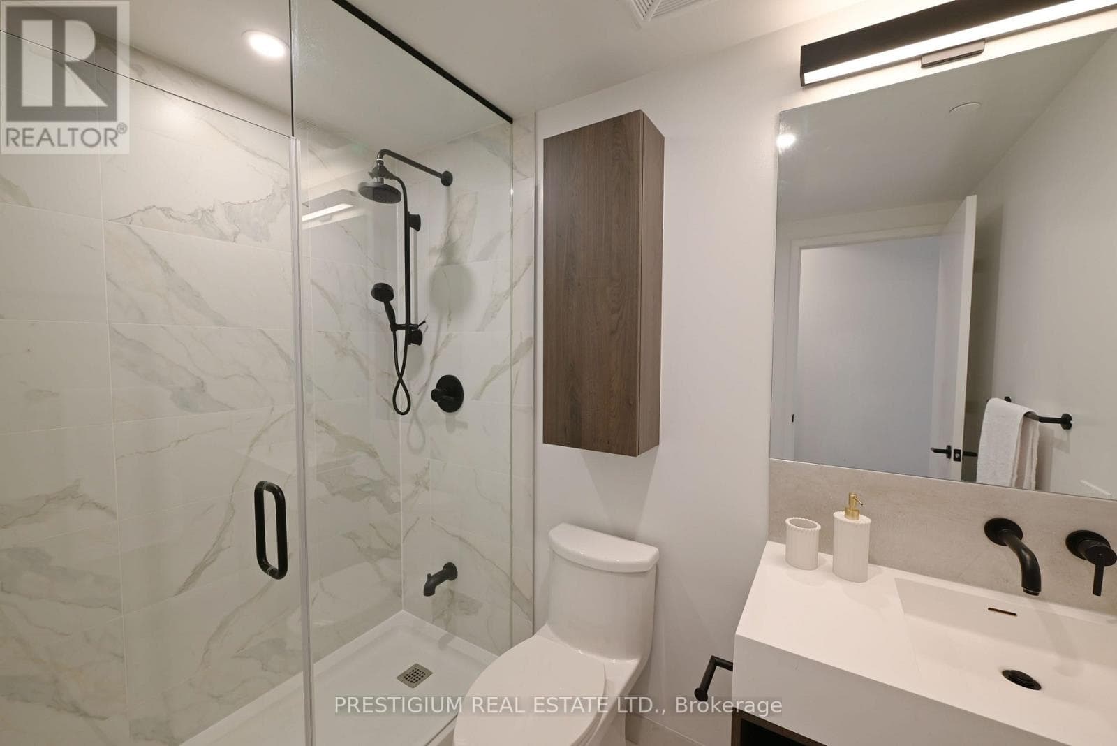 Toronto (Waterfront Communities) — Toronto (Waterfront Communities) - Main photo