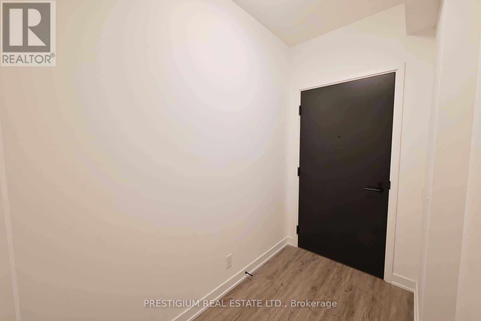 Toronto (Waterfront Communities) — Toronto (Waterfront Communities) - Photo 2 of 30