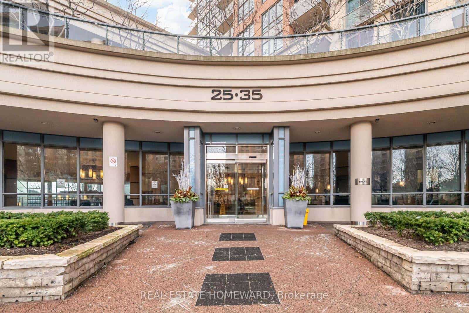 Toronto (Islington-City Centre West) — Toronto (Islington-City Centre West) - Photo 2 of 36