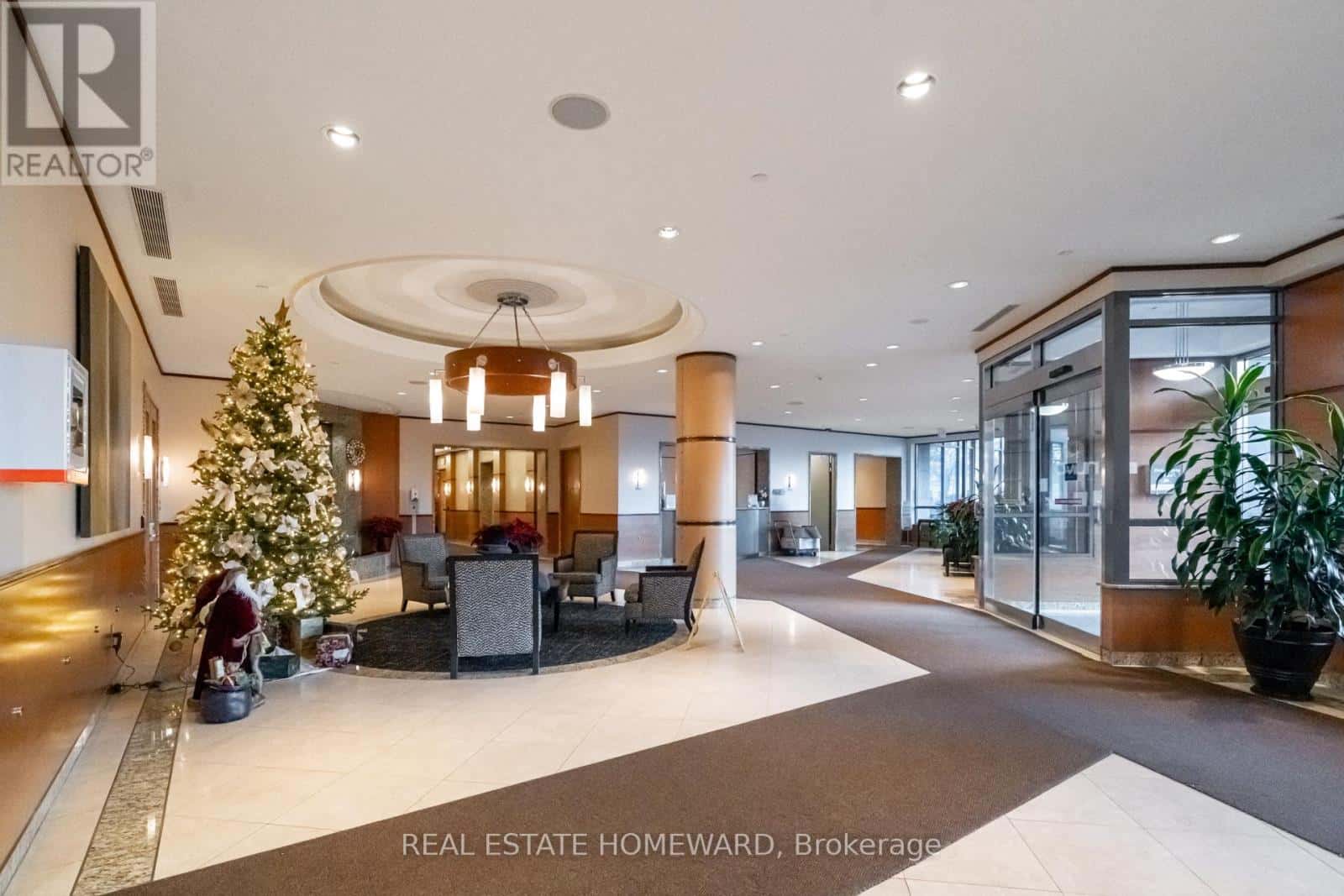 Toronto (Islington-City Centre West) — Toronto (Islington-City Centre West) - Photo 3 of 36