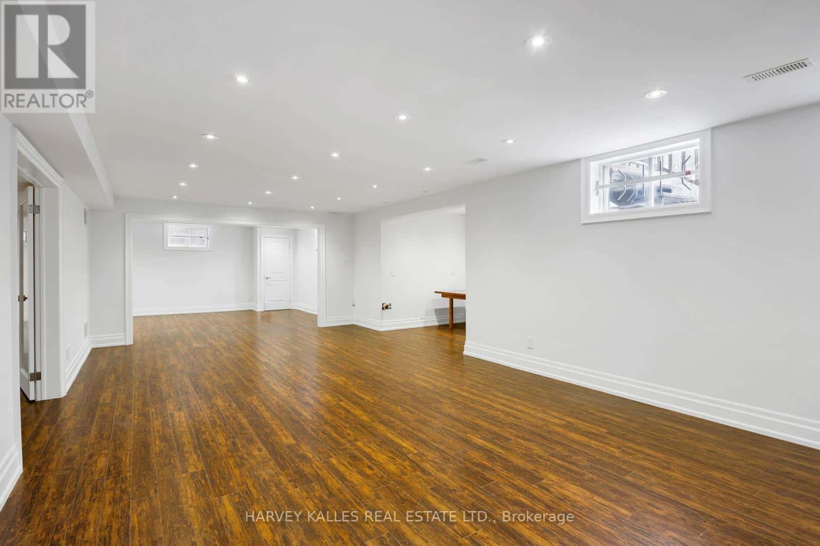 22 FINCHLEY ROAD — Toronto (Edenbridge-Humber Valley) - Photo 4 of 47