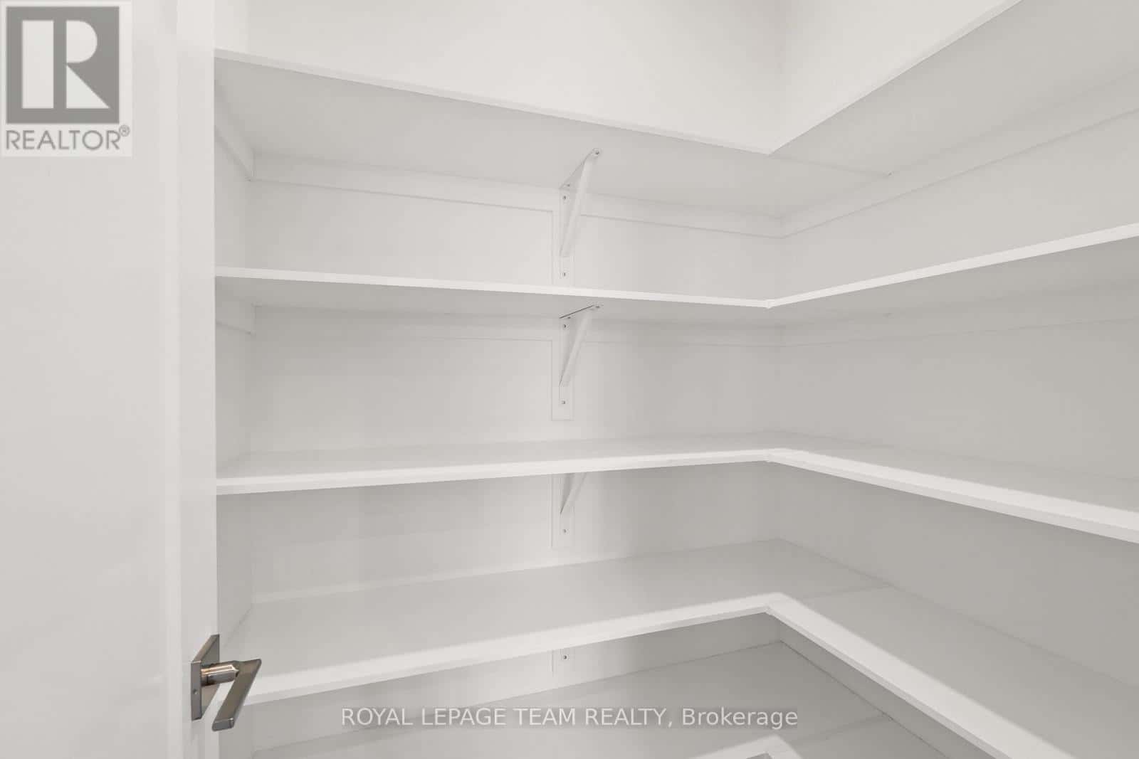 Brockville — Brockville - Photo 3 of 42