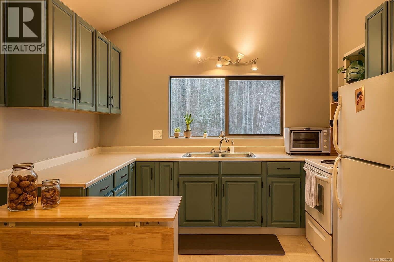 Sooke — Sooke - Photo 4 of 45