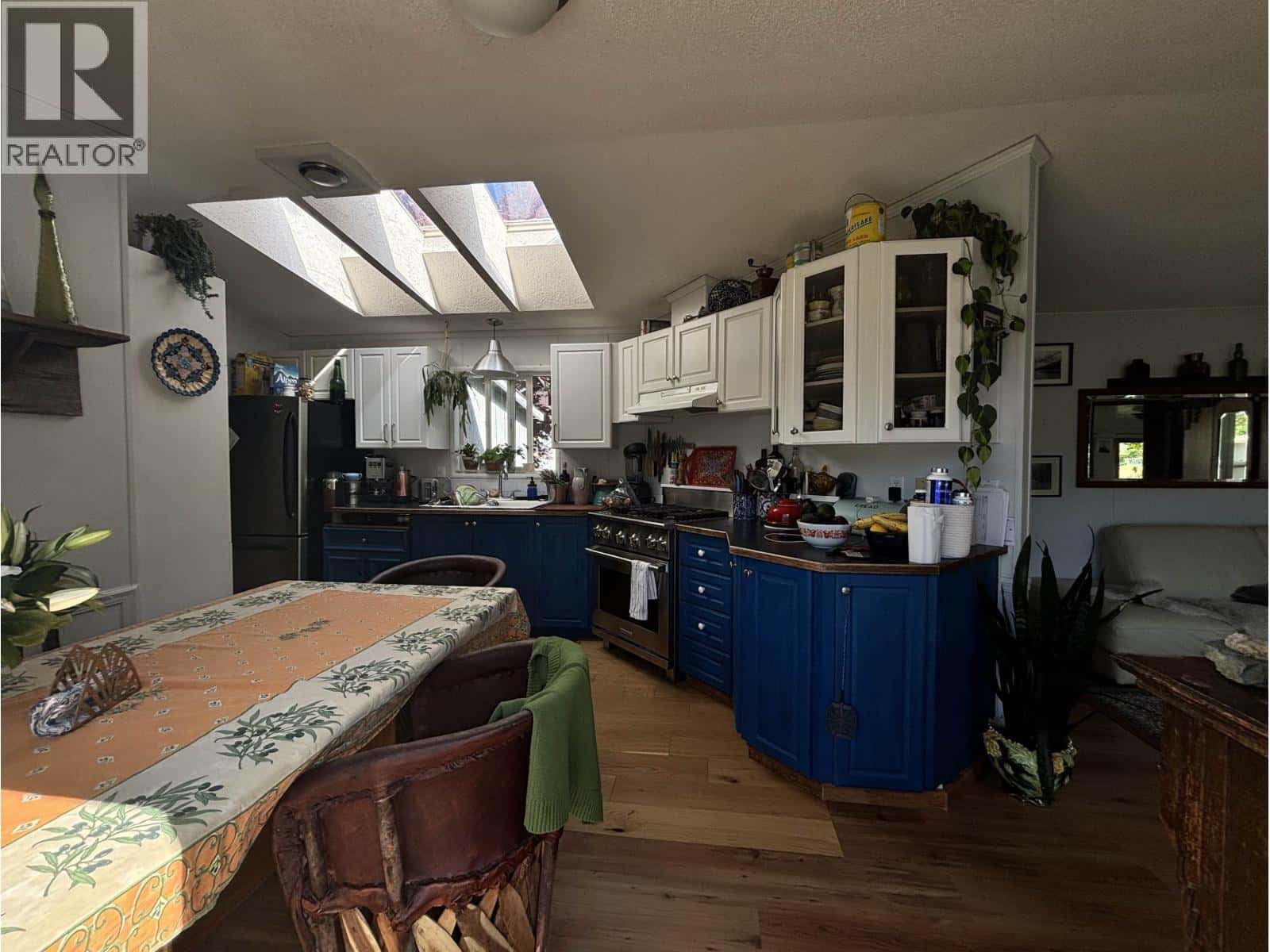 Pemberton — Pemberton - Photo 3 of 8