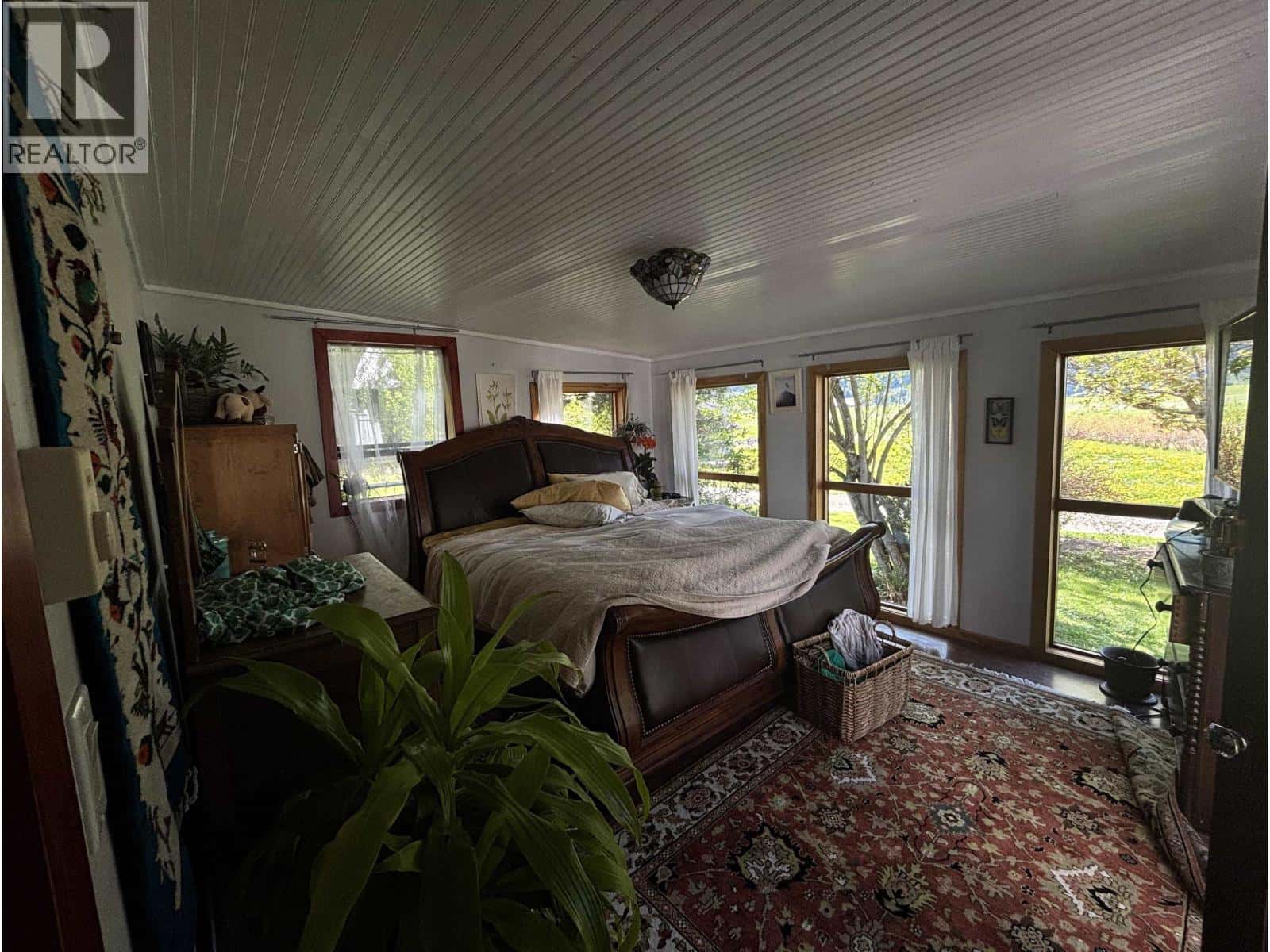 Pemberton — Pemberton - Photo 4 of 8