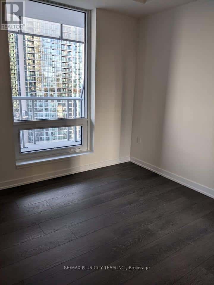 Toronto (Waterfront Communities) — Toronto (Waterfront Communities) - Photo 5 of 26