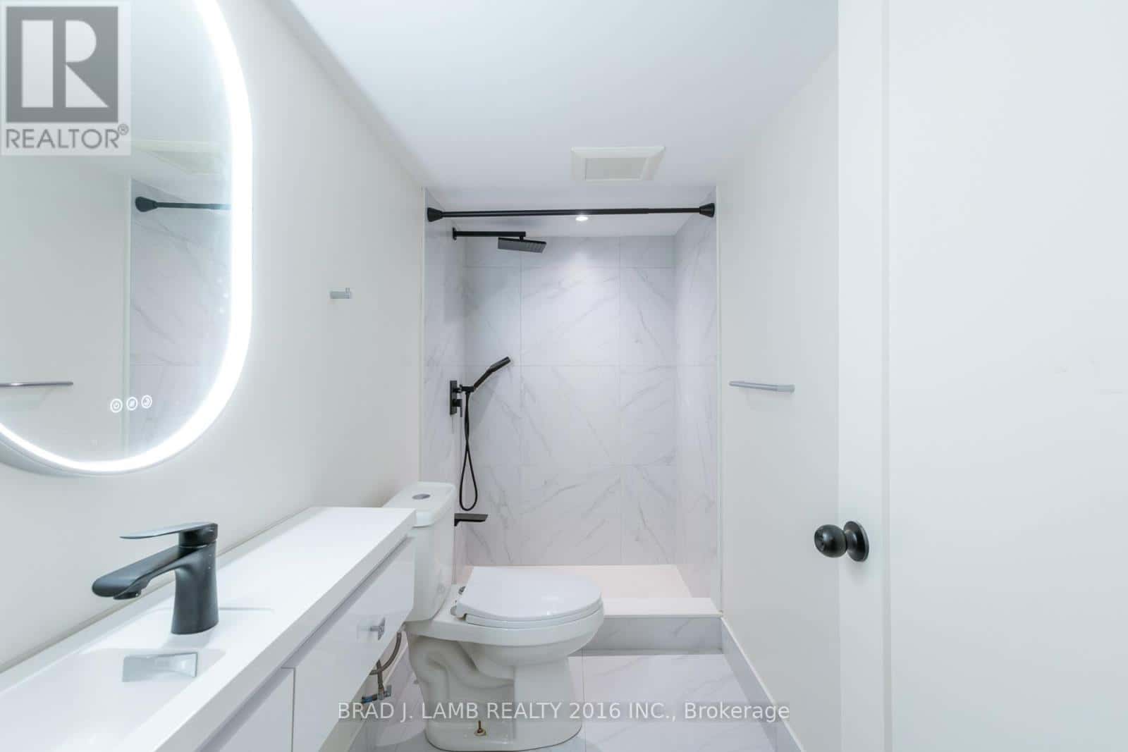 Toronto (North Riverdale) — Toronto (North Riverdale) - Photo 5 of 11