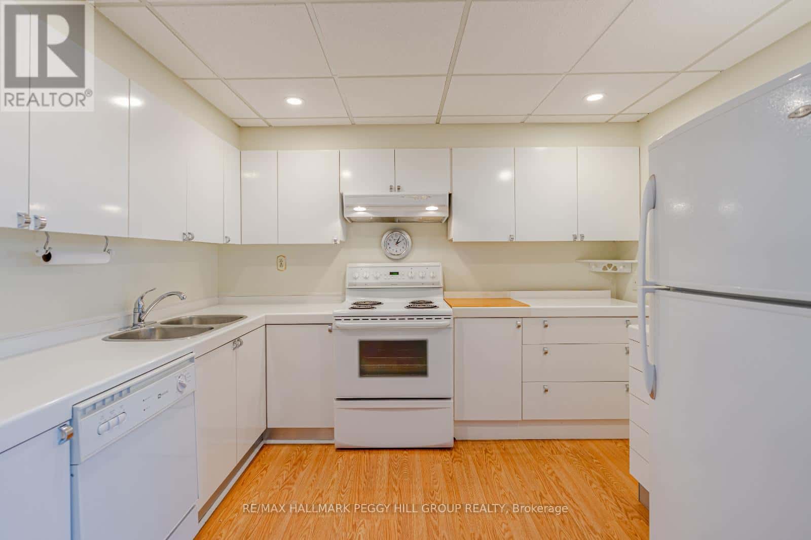 803 - 181 COLLIER STREET — Barrie (North Shore), Ontario - Photo 5 of 28