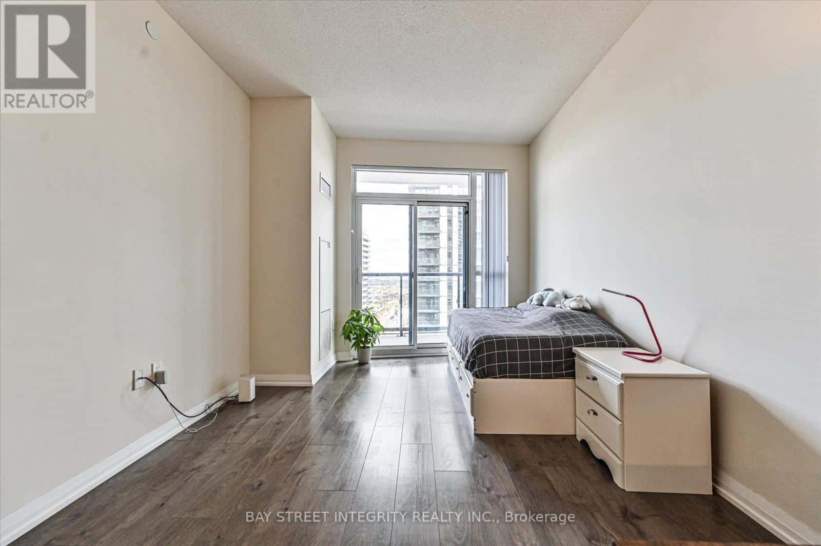 Mississauga (Hurontario) — Mississauga (Hurontario) - Photo 4 of 27