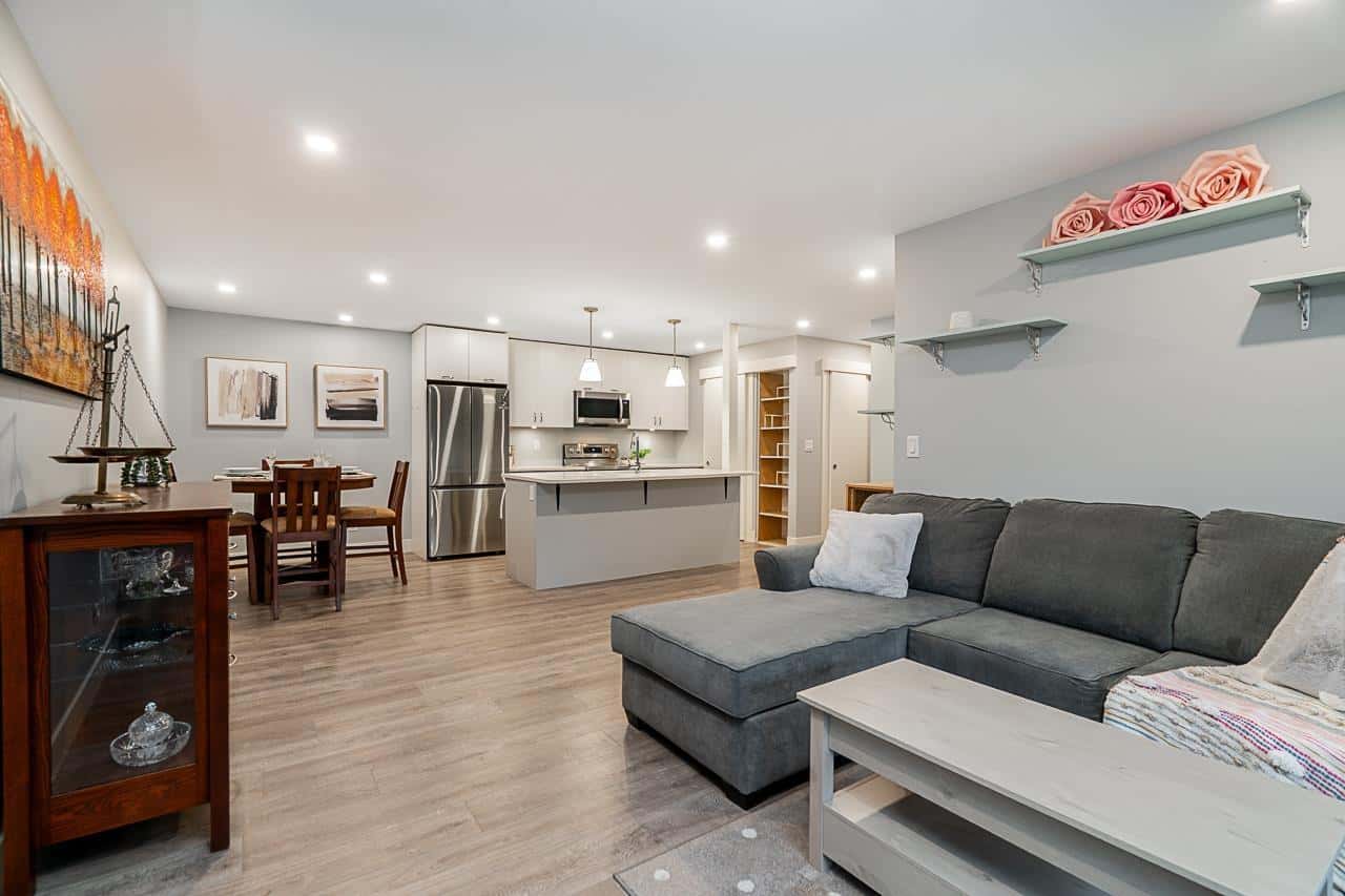 Abbotsford — Abbotsford - Photo 4 of 36