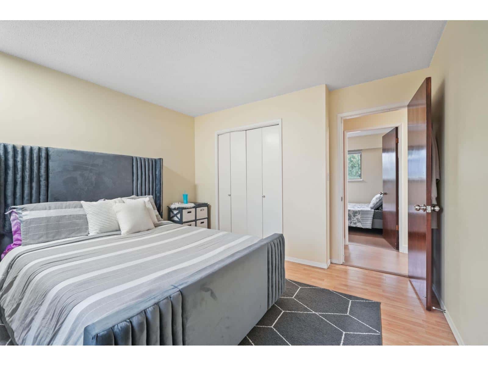 Delta — Delta - Photo 3 of 27