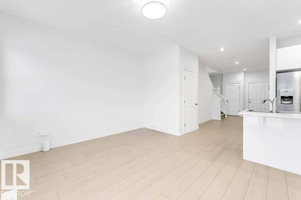 Edmonton — Edmonton - Photo 4 of 52