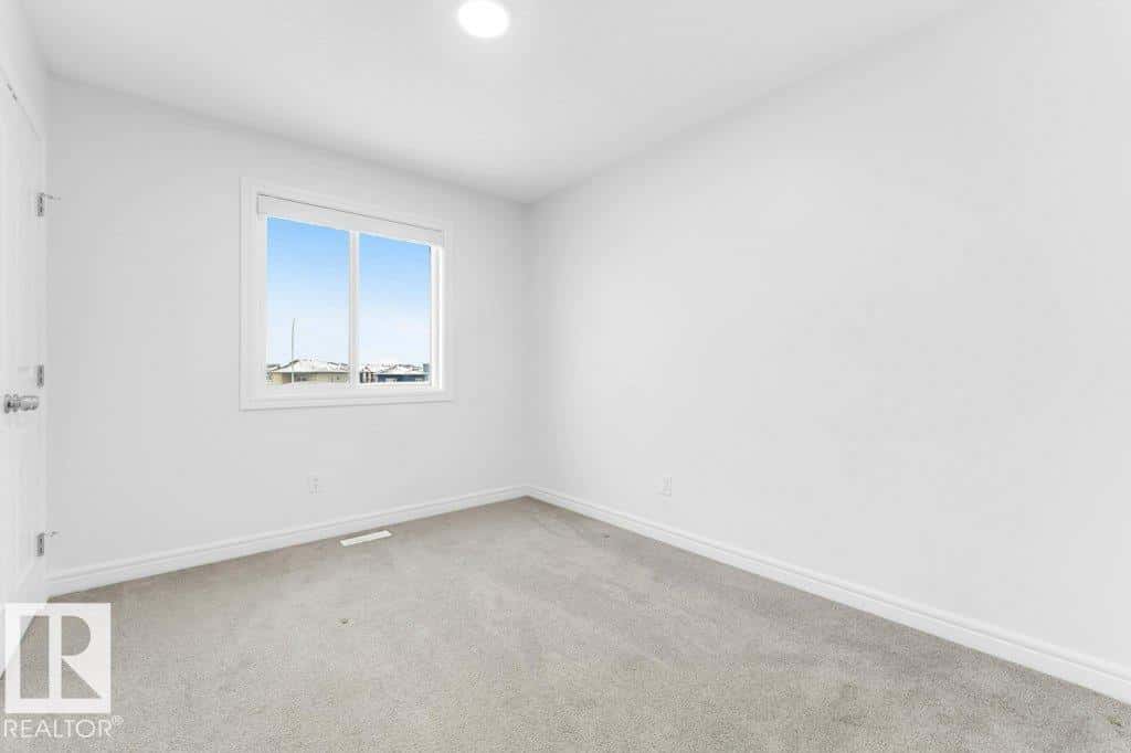 Edmonton — Edmonton - Photo 5 of 52