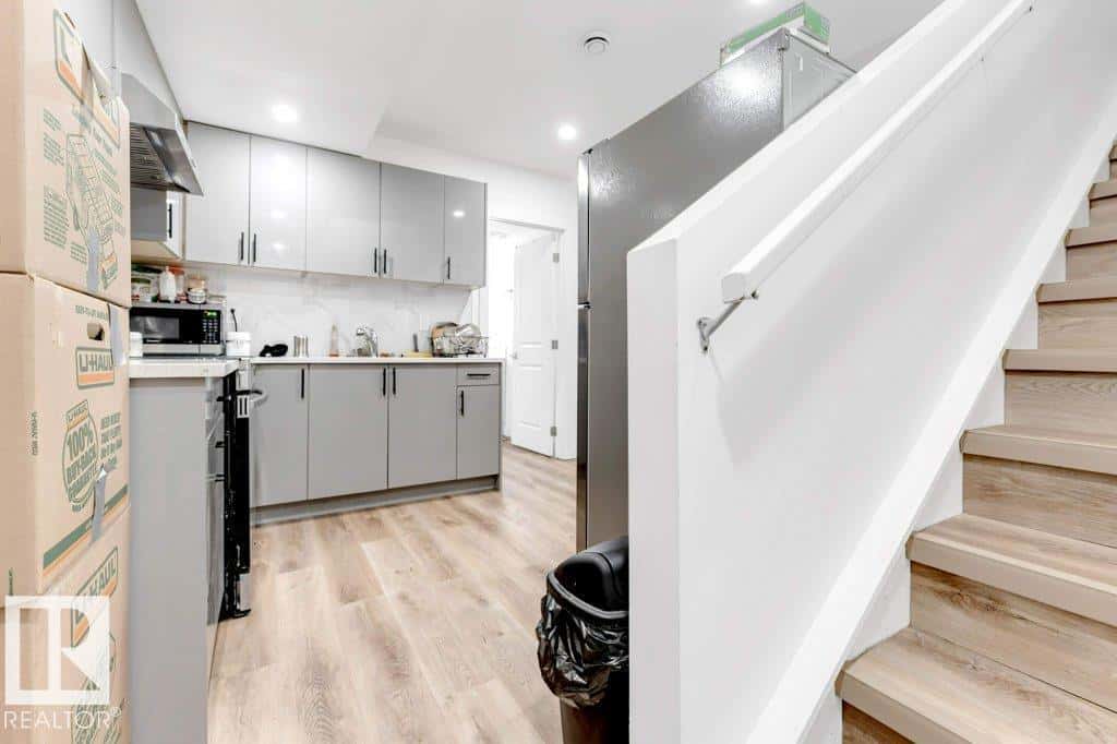 Edmonton — Edmonton - Photo 3 of 52