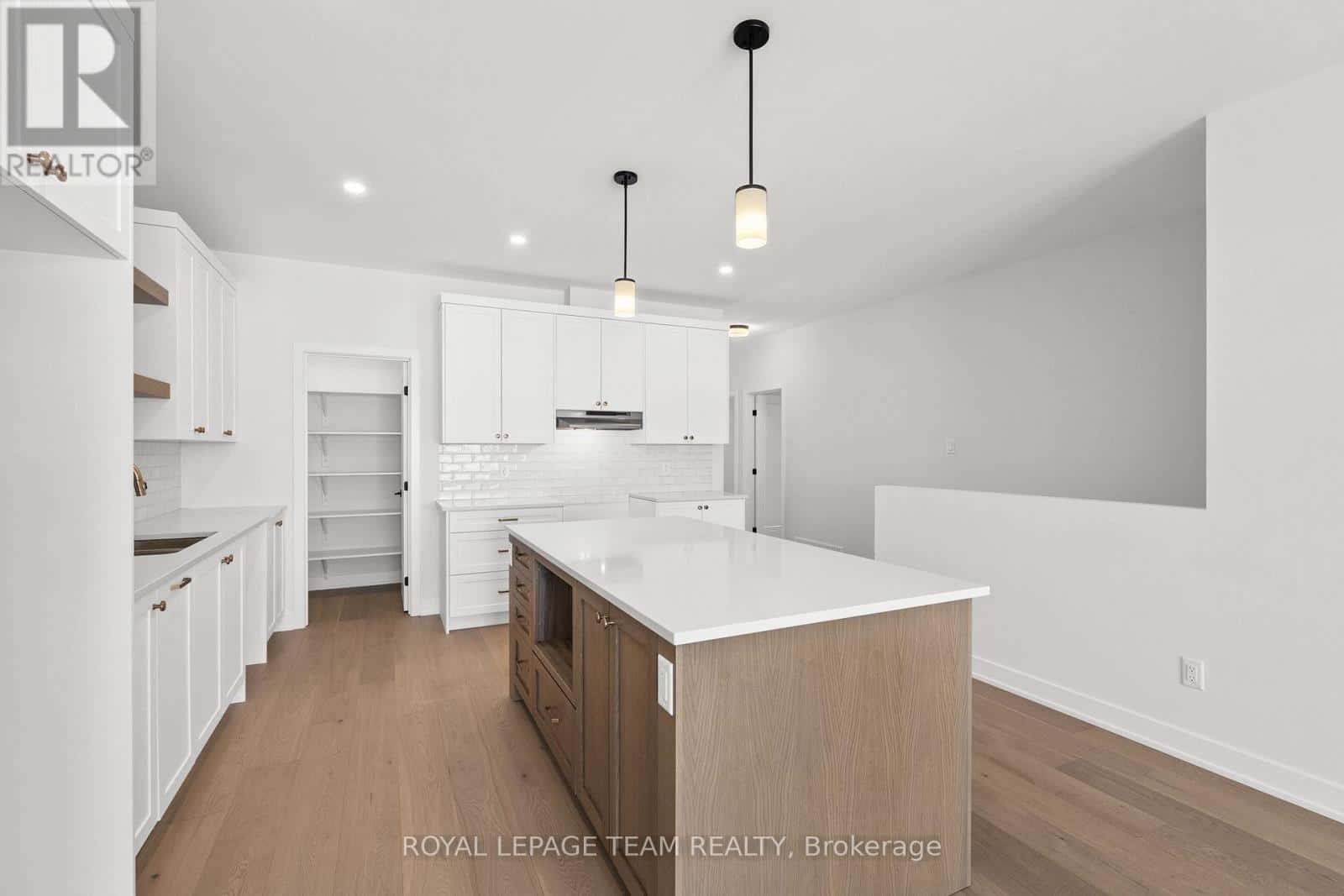 Brockville — Brockville - Photo 3 of 40