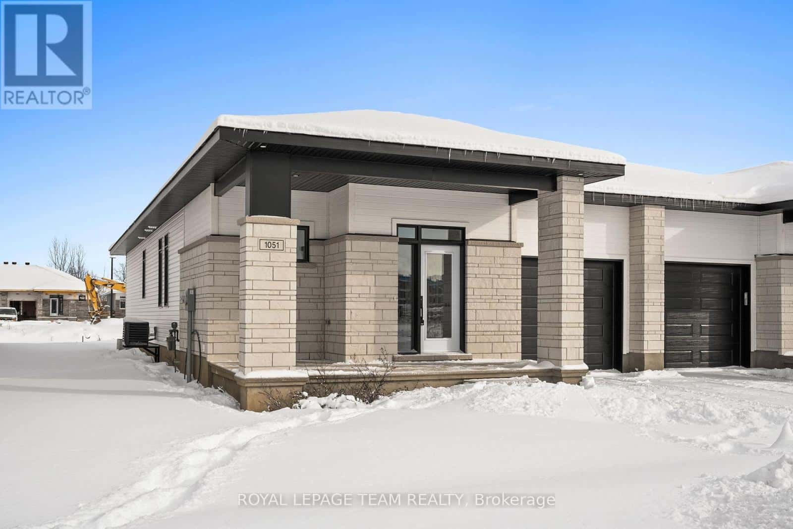 1051 MOORE STREET — Brockville, Ontario - Photo 3 of 40