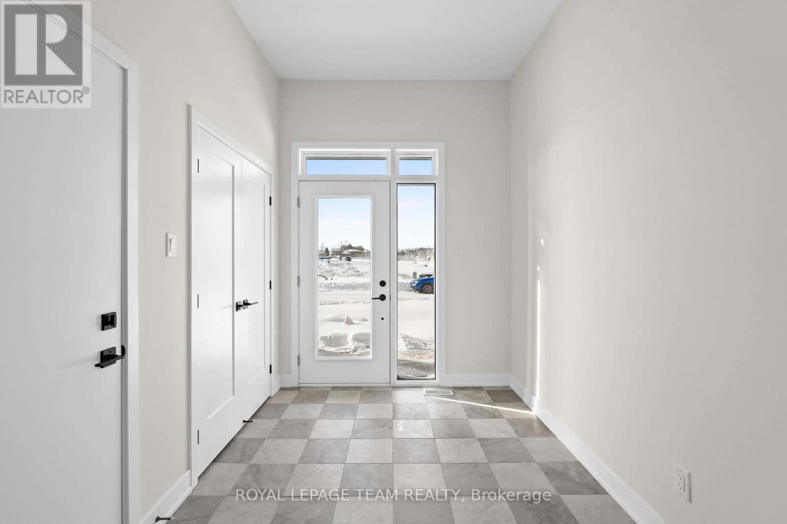 1051 MOORE STREET — Brockville, Ontario - Photo 5 of 40