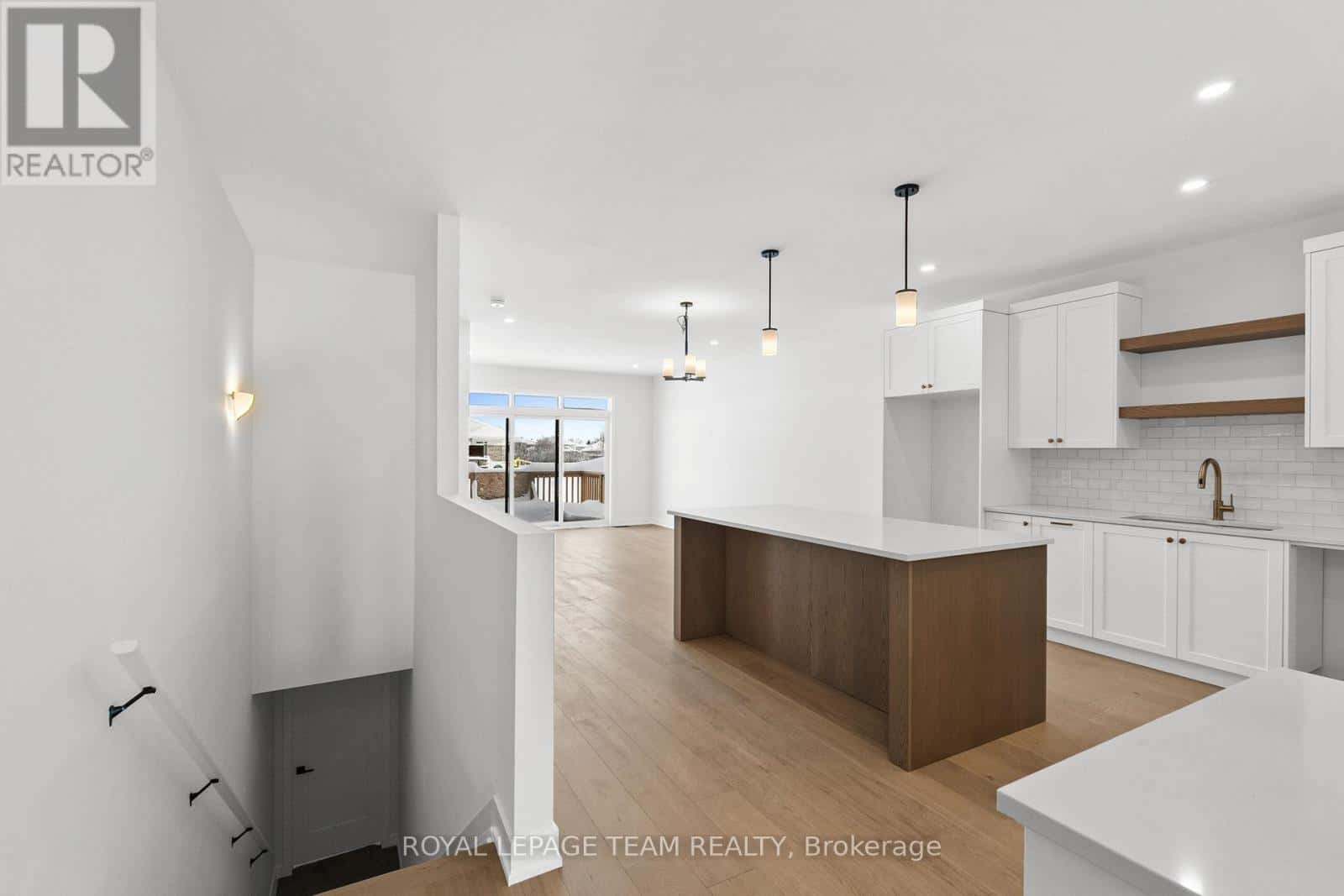 Brockville — Brockville - Photo 2 of 40