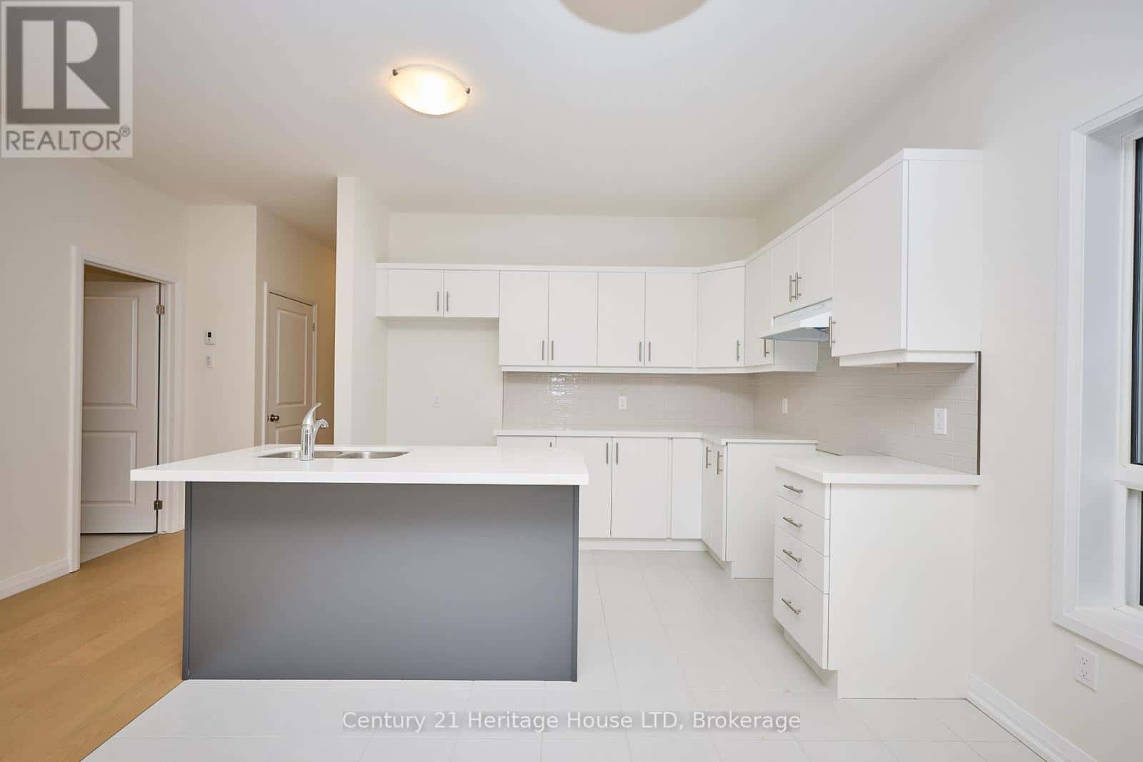 Fort Erie (Lakeshore) — Fort Erie (Lakeshore) - Photo 4 of 28