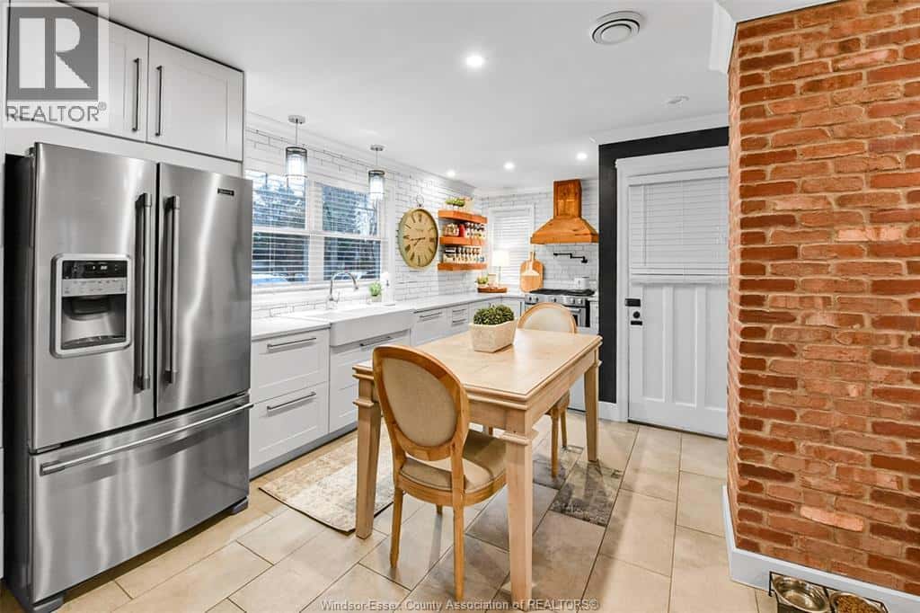 2735 MARK AVENUE — Windsor - Photo 2 of 27