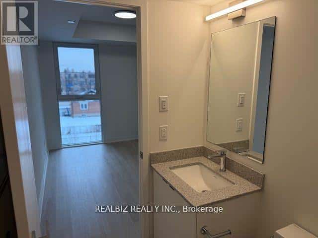 Toronto (Clanton Park) — Toronto (Clanton Park) - Photo 4 of 16