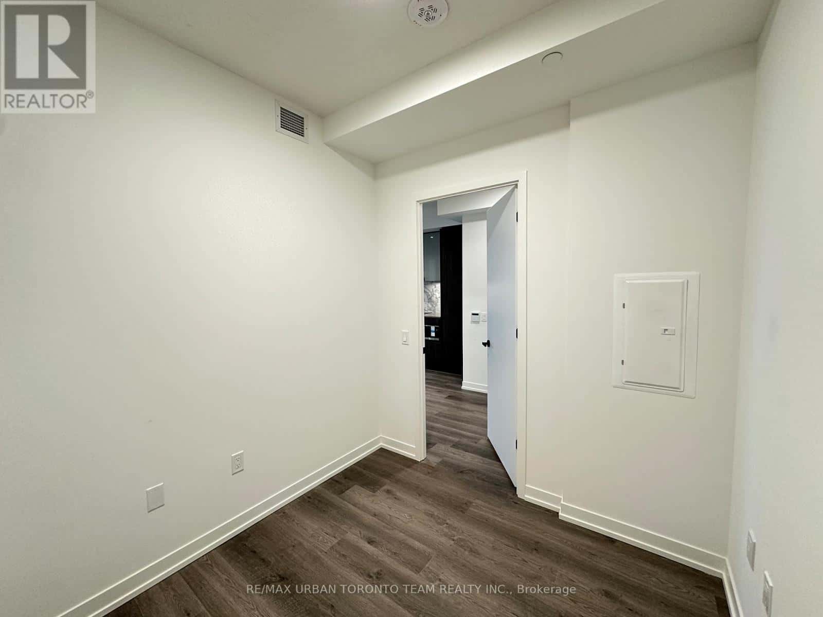 Vaughan (Vaughan Corporate Centre) — Vaughan (Vaughan Corporate Centre) - Photo 3 of 13