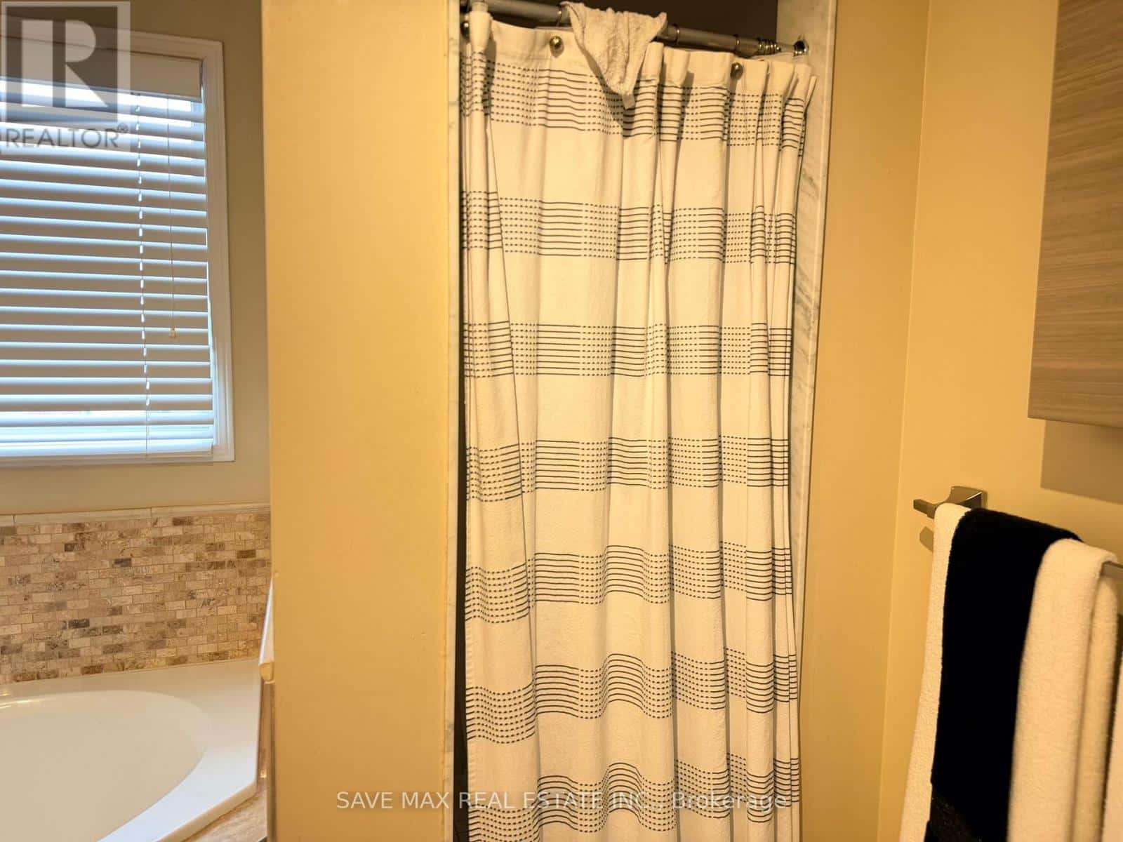 Caledon (Bolton East) — Caledon (Bolton East) - Photo 2 of 28