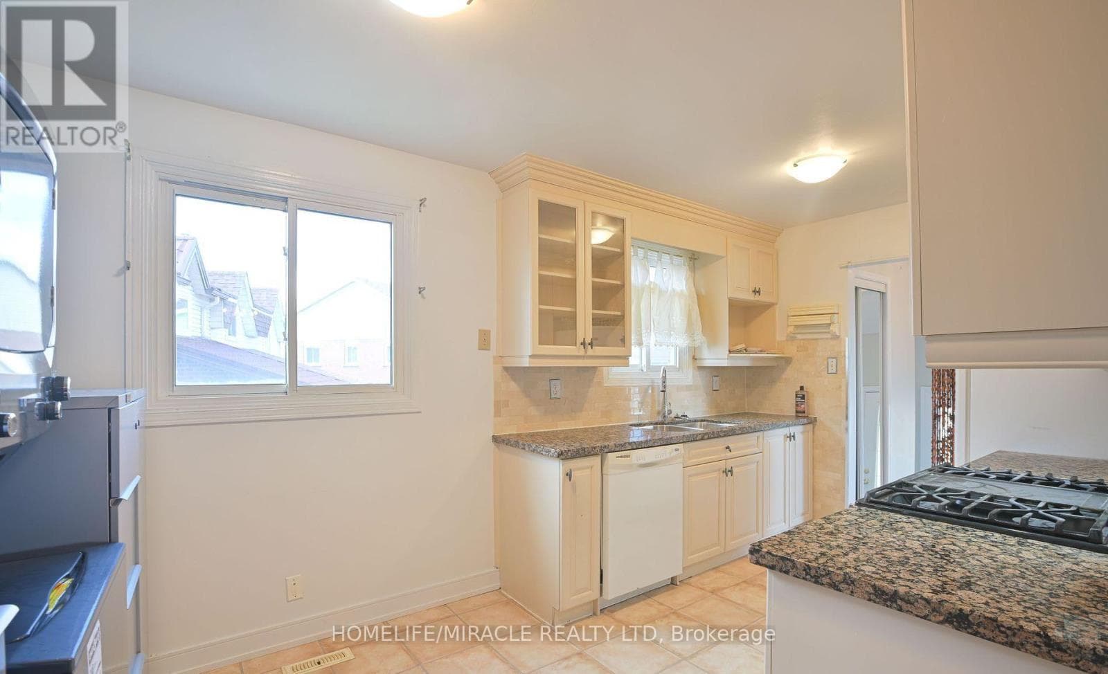 28 PETERSON COURT N — Brampton (Heart Lake East) - Main photo