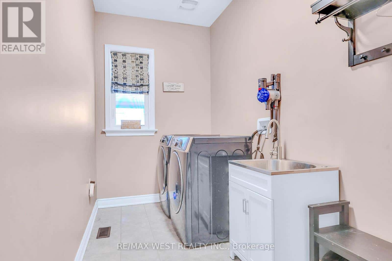 Mono — Mono - Photo 2 of 39