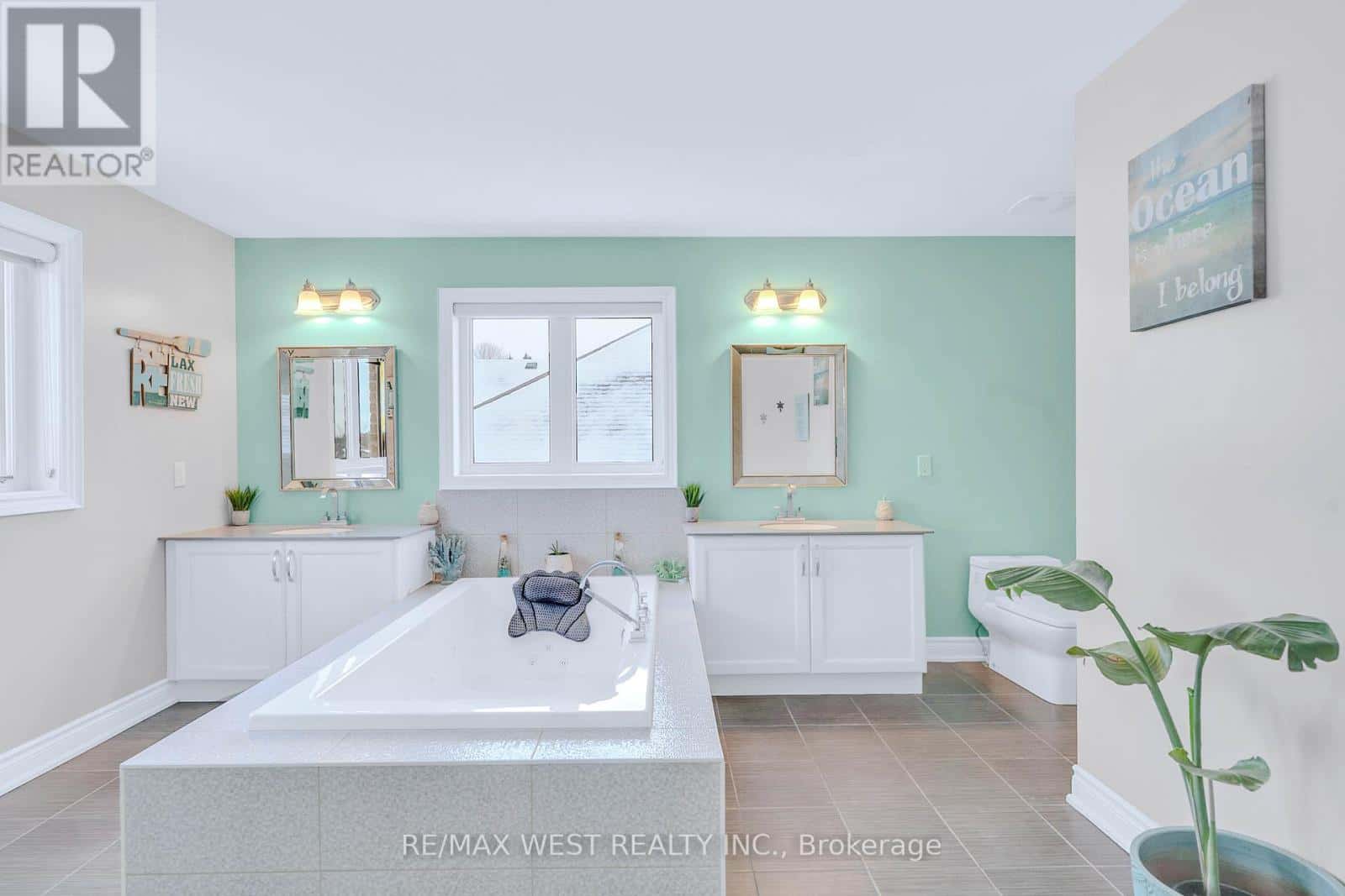 Mono — Mono - Photo 3 of 39