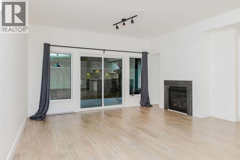 Gibsons — Gibsons - Photo 5 of 35