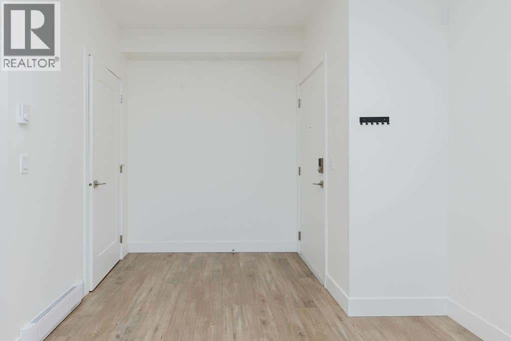 Gibsons — Gibsons - Photo 3 of 35