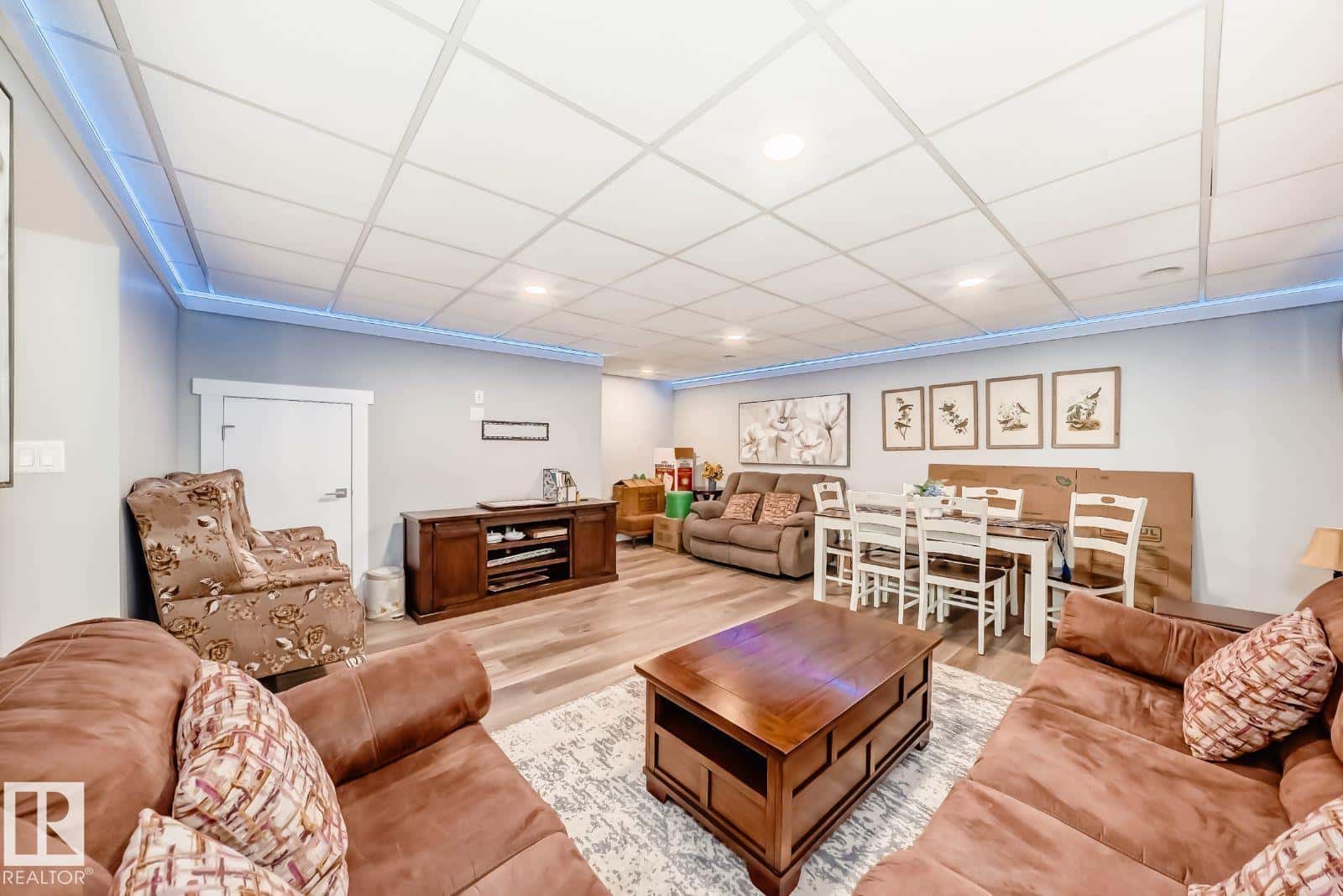 Edmonton — Edmonton - Photo 2 of 30