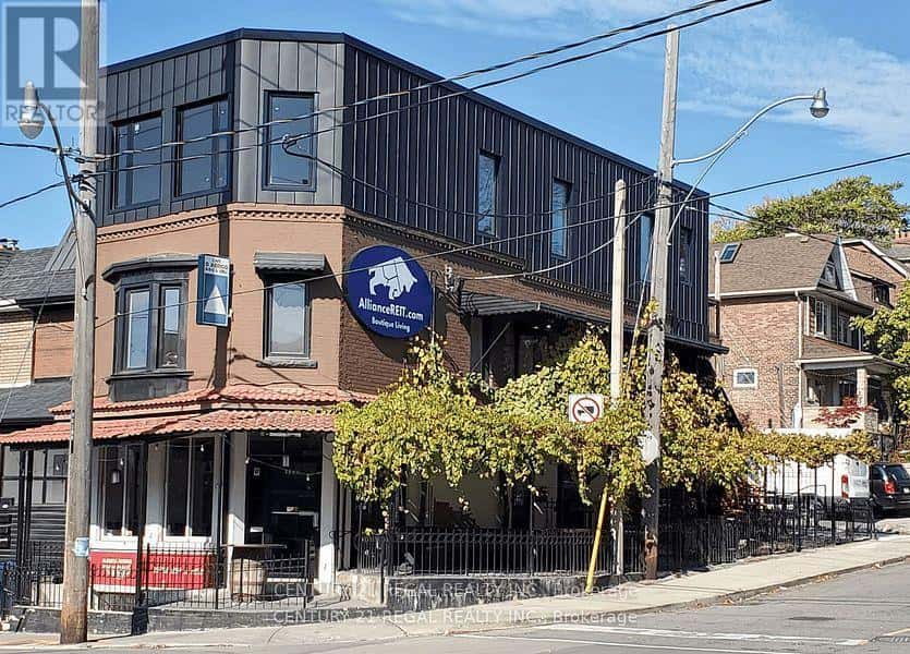 Toronto (Wychwood) — Toronto (Wychwood) - Photo 3 of 4