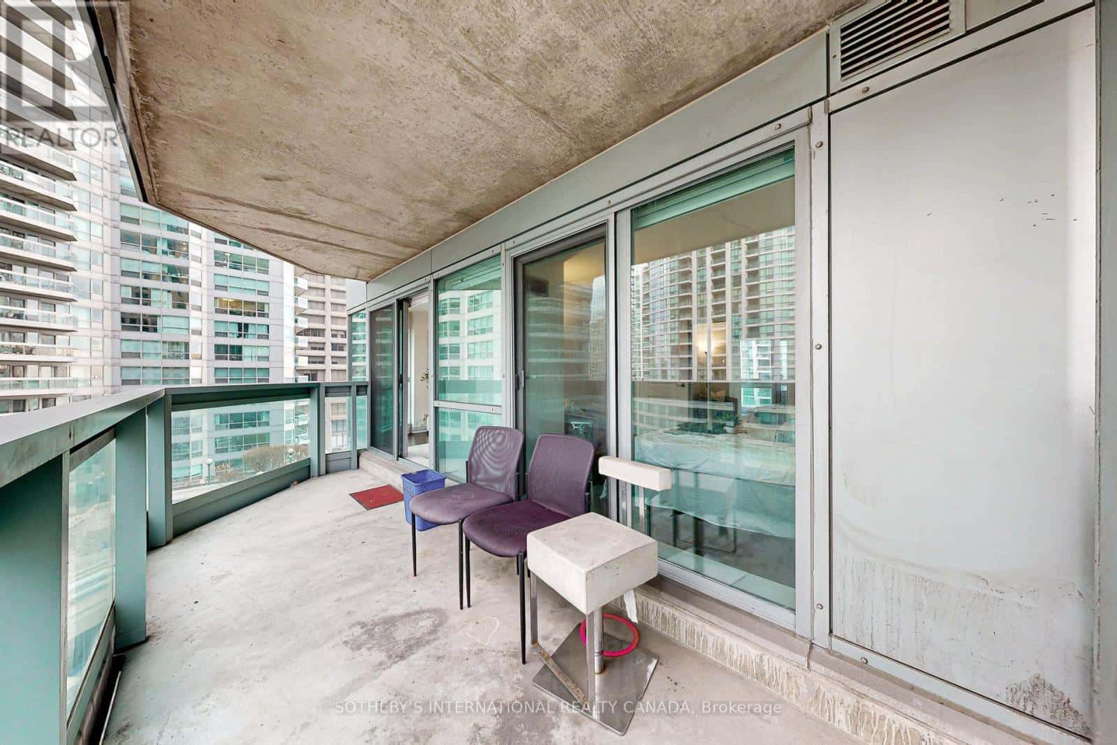 Toronto (Waterfront Communities) — Toronto (Waterfront Communities) - Photo 2 of 30