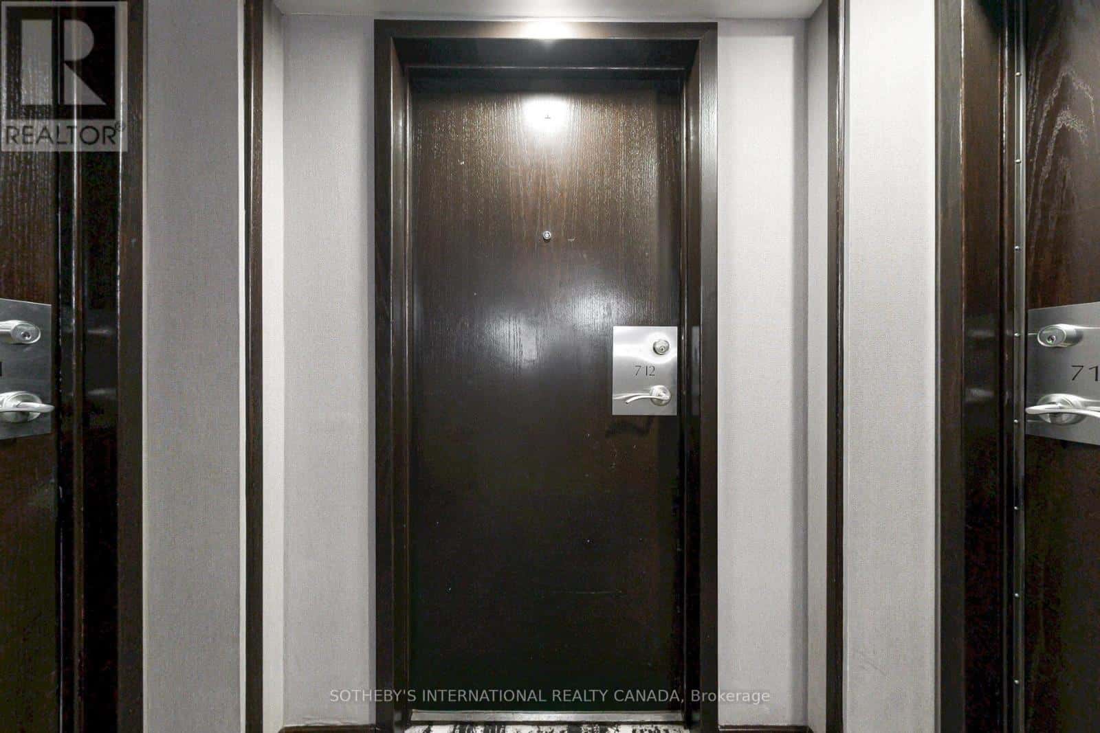 Toronto (Waterfront Communities) — Toronto (Waterfront Communities) - Photo 5 of 30