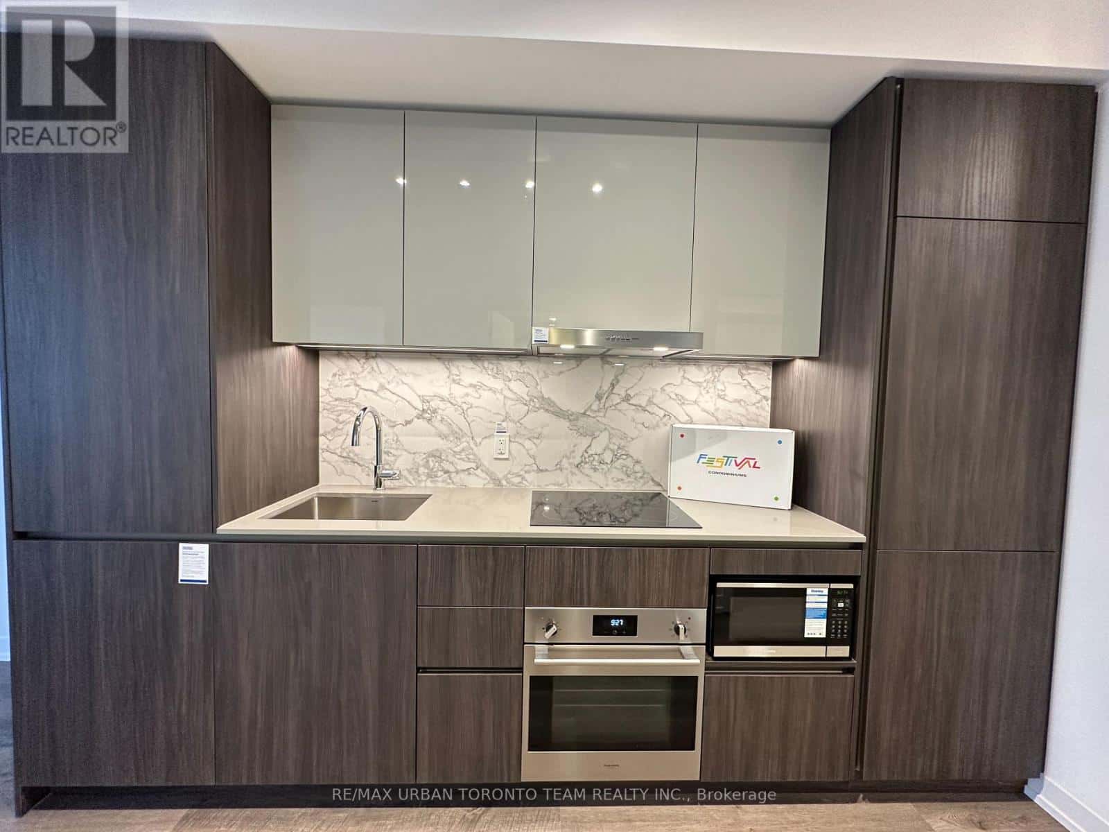 Vaughan (Vaughan Corporate Centre) — Vaughan (Vaughan Corporate Centre) - Photo 3 of 9