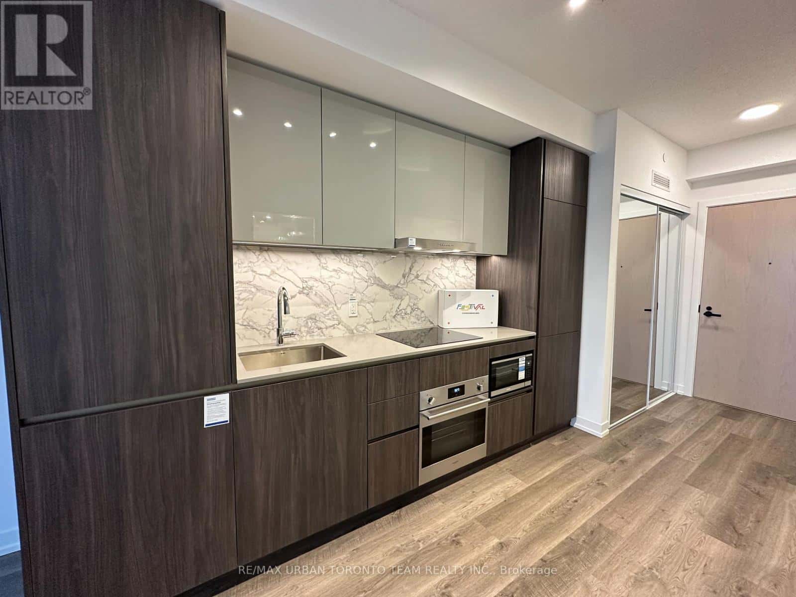 Vaughan (Vaughan Corporate Centre) — Vaughan (Vaughan Corporate Centre) - Photo 4 of 9