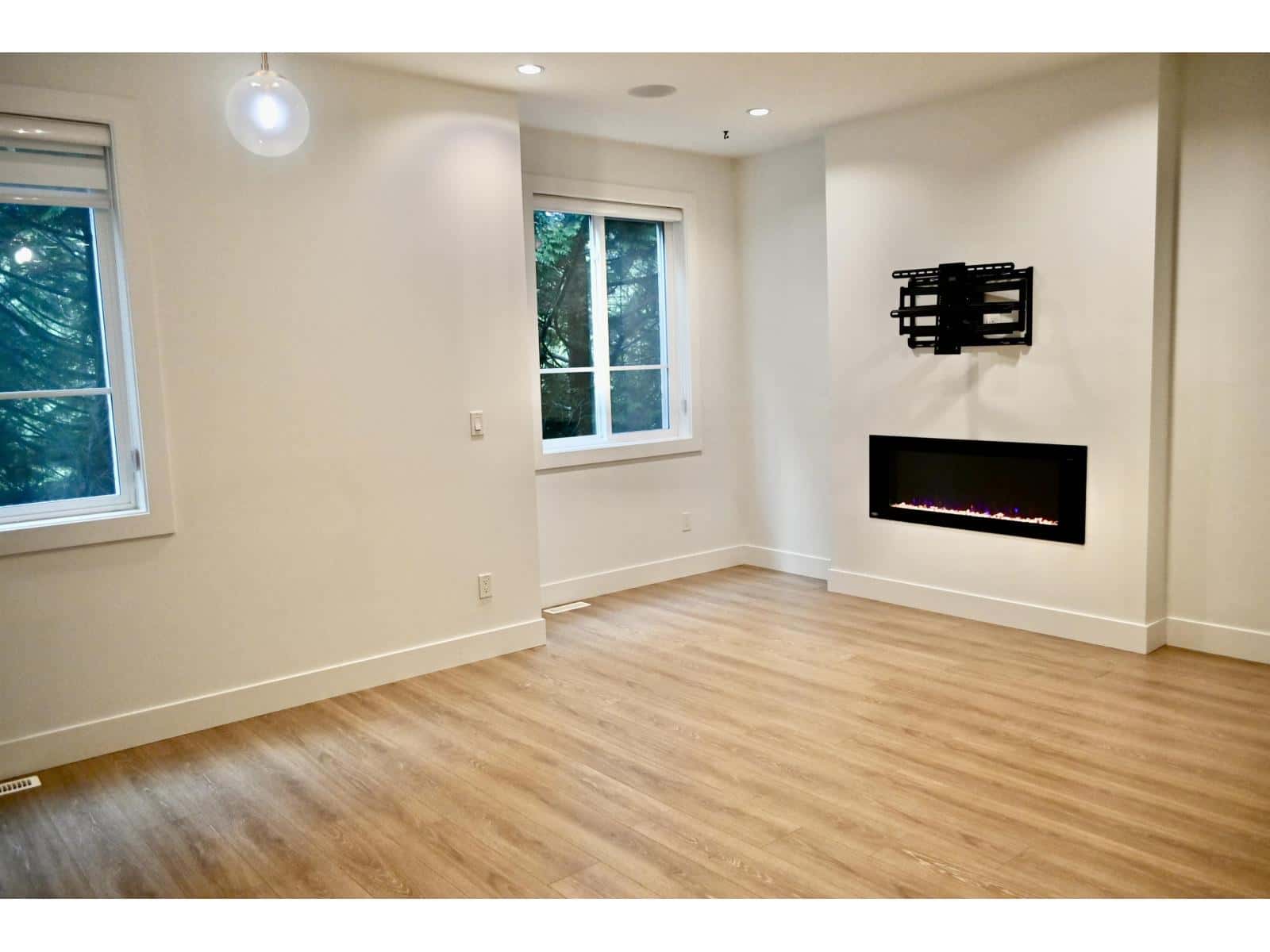 Surrey — Surrey - Photo 5 of 33