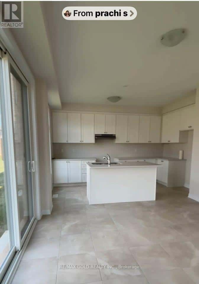 Erin — Erin - Photo 4 of 15