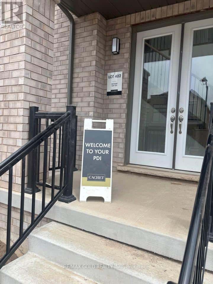 Erin — Erin - Photo 5 of 15